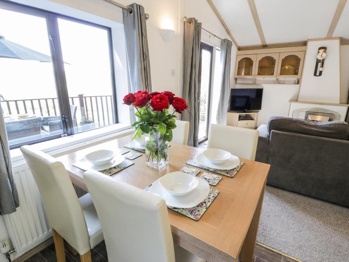 Springtime Lodge Llanddulas ภายนอก รูปภาพ
